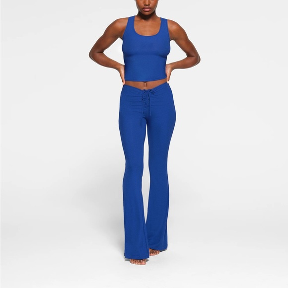 Skims Ribbed Lounge Set - Picture 2 of 9